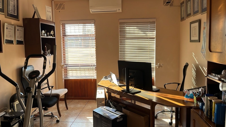 Bedroom Property for Sale in Cravenby Western Cape